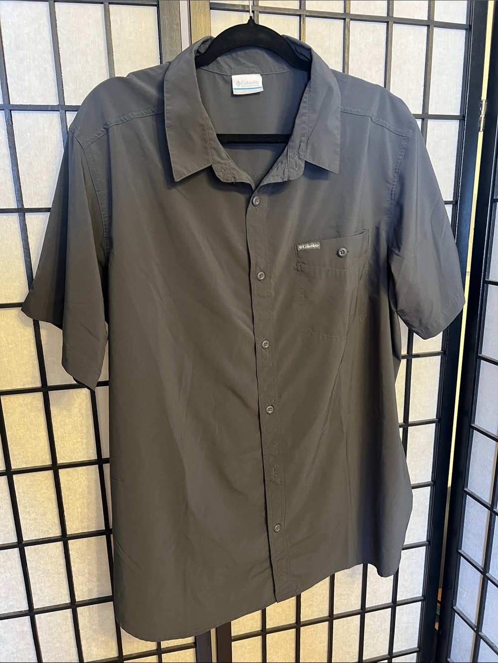 Columbia Men's Short Sleeve Button-Down Shirt — Charcoal Never Wore